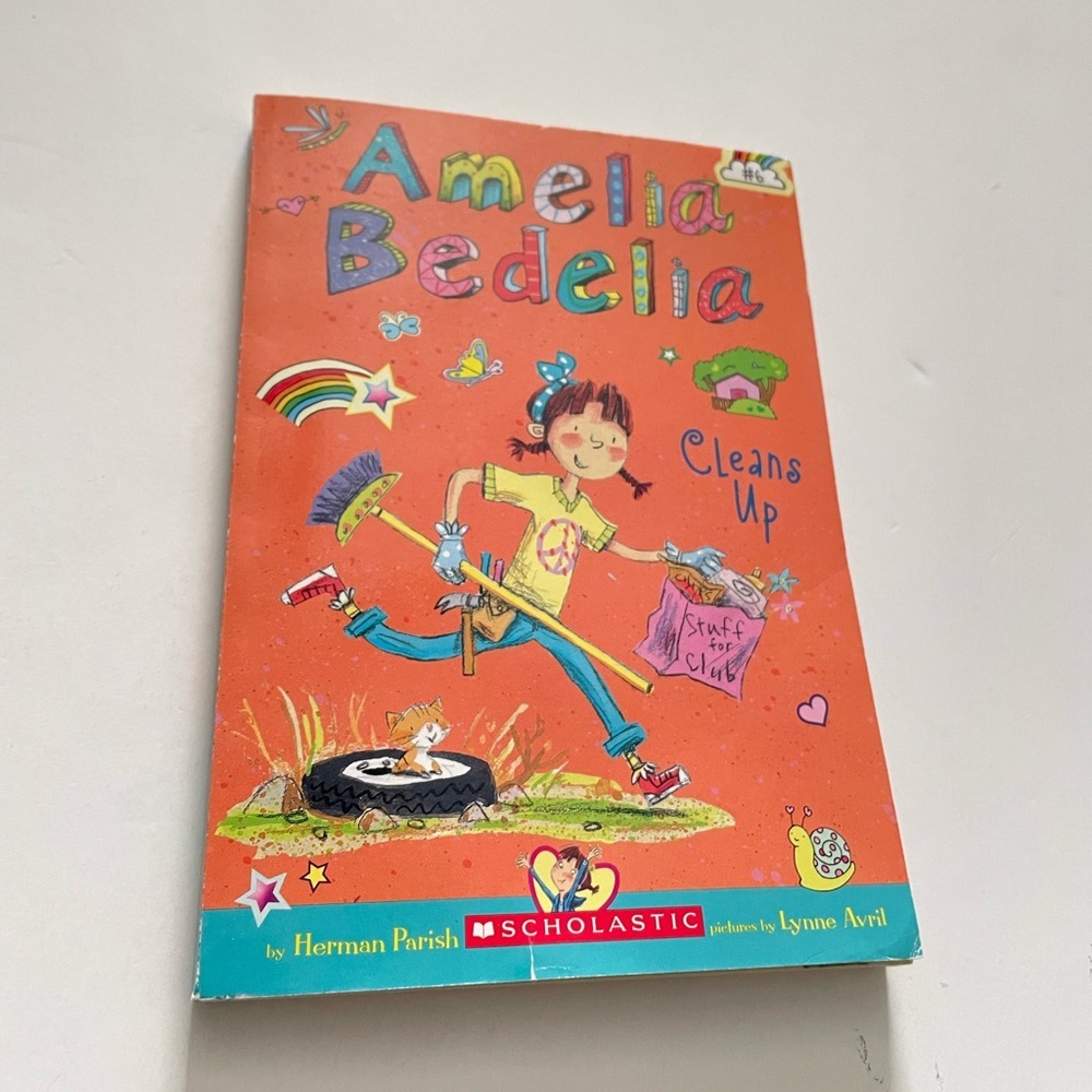 Amelia Bedelia Chapter Book #6: Amelia Bedelia Cleans Up